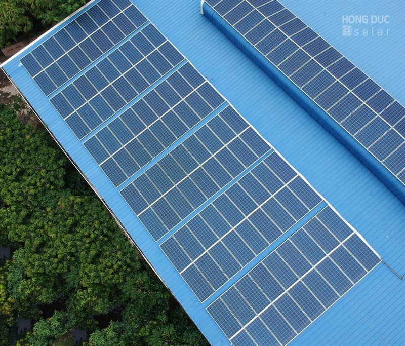 Hệ thống điện mặt trời trên mái nhà xưởng thương mại Hồng Đức Solar